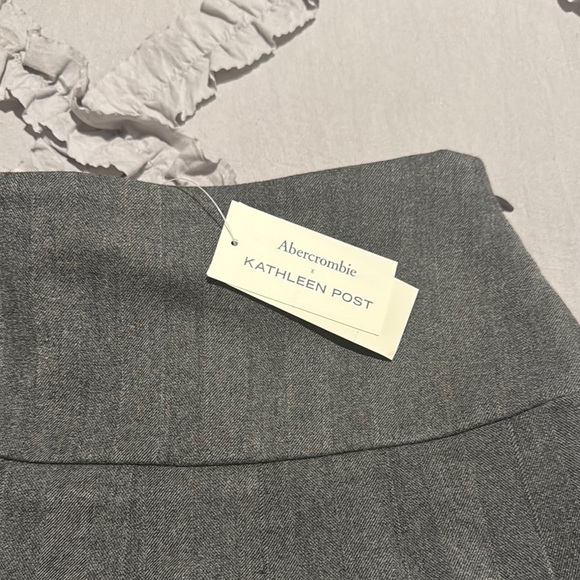 NWT Abercrombie & Fitch Gray Pleated Skirt - Picture 2 of 8
